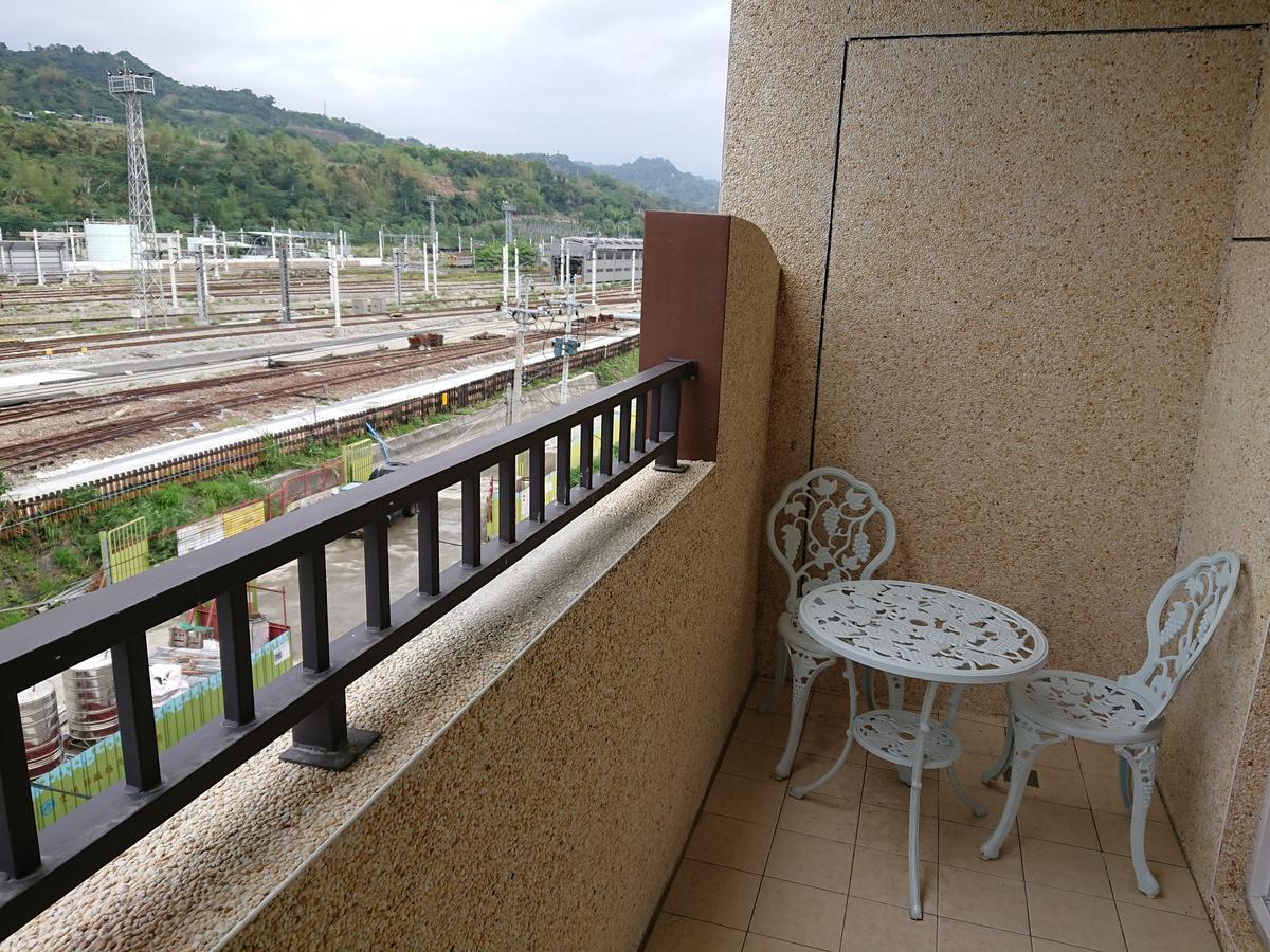 The Railroad Runs Ξενοδοχείο T'ai-tung Εξωτερικό φωτογραφία